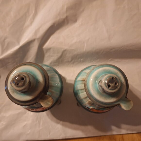 Ceramic wood burning stove salt and pepper shakers - Picture 4 of 7